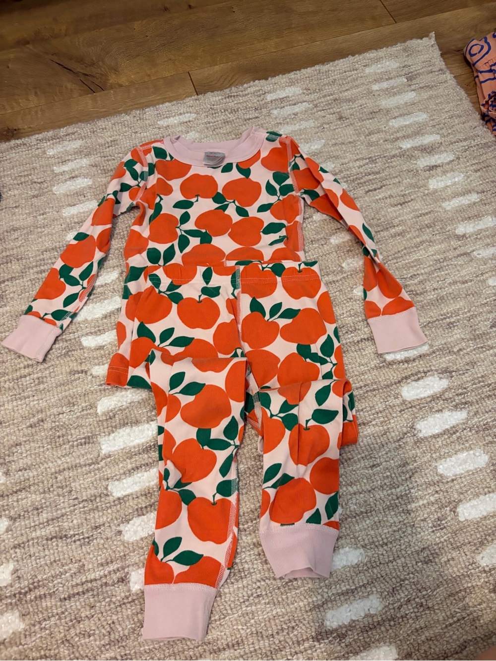 Hanna Andersson 4T apple pajamas